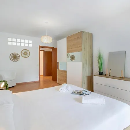 Residenza Il Mulino: Maggiore With Terrace - Happy Apartamento